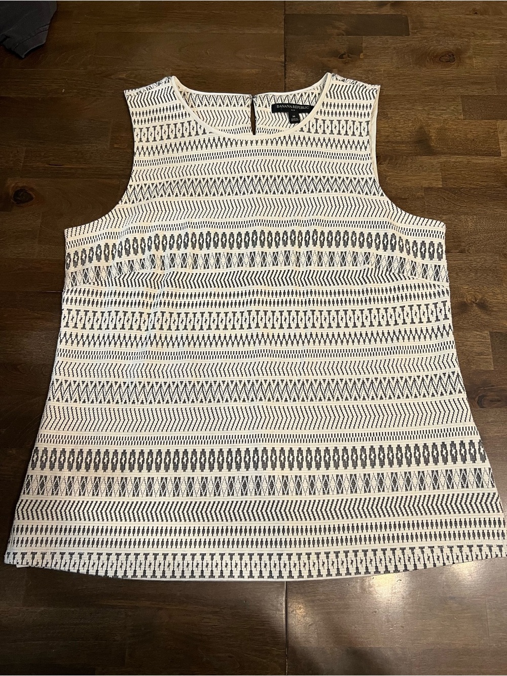 Banana Republic Gray & White top Size M